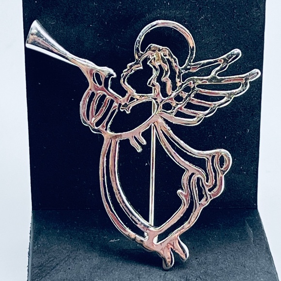 Holiday Angel Trumpeter Pin/Brooch Silvertone/Vintage - Picture 1 of 8